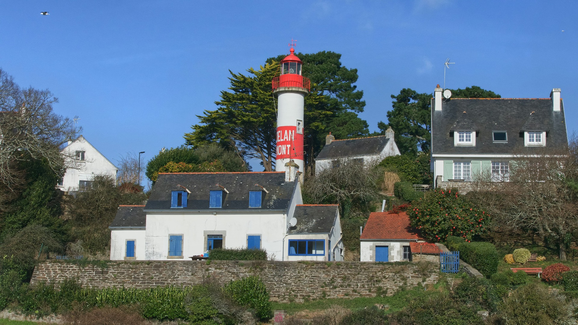 Cabane ou phare aménagé en hébergement insolite en Bretagne